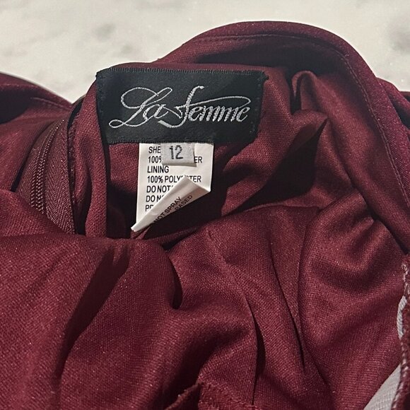 LA FEMME Strappy Back Ruched Trumpet Gown in Dark Berry Size US 12 - Picture 4 of 7